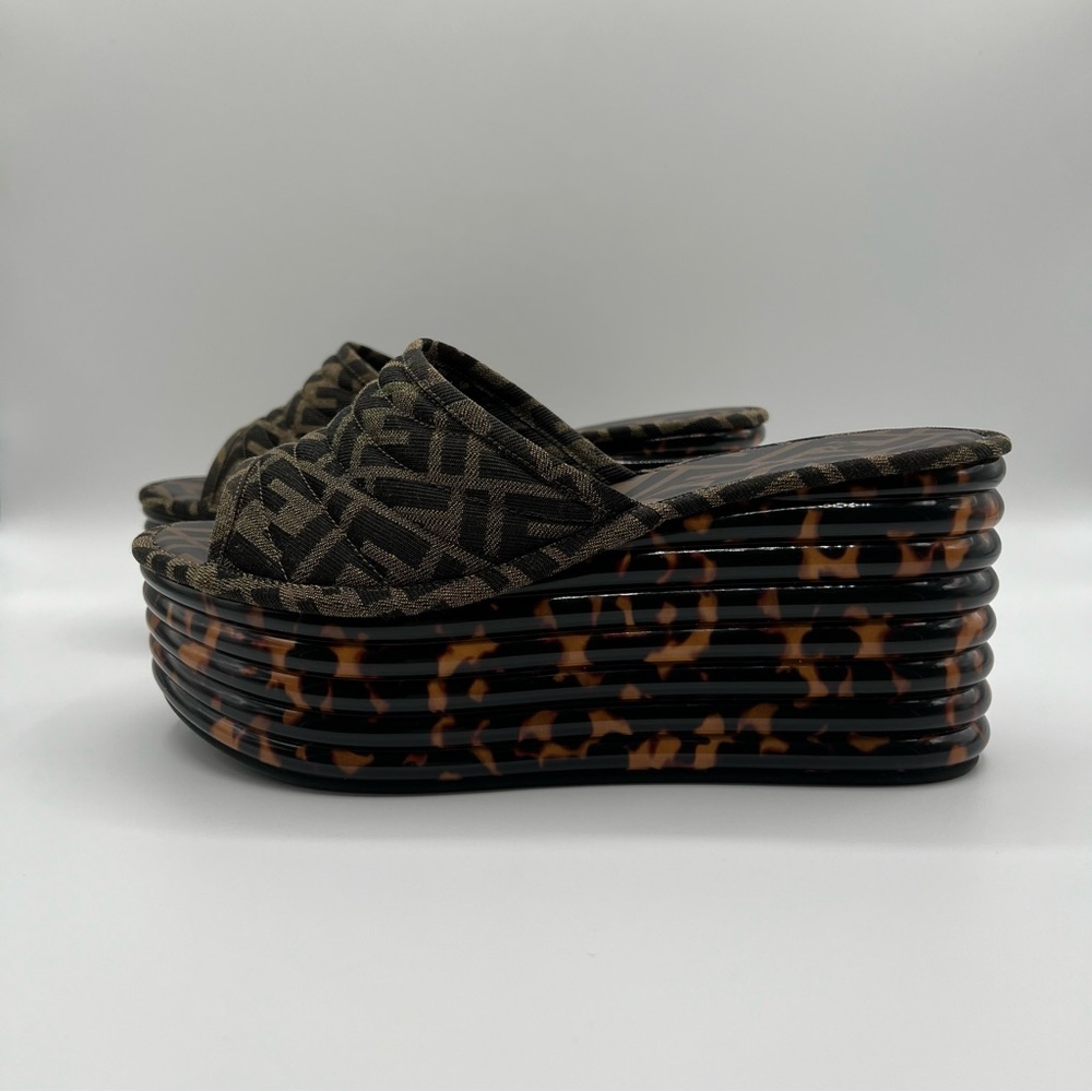 🌺 FENDI Brown and Black Platform Sandals - Picture 2 of 9